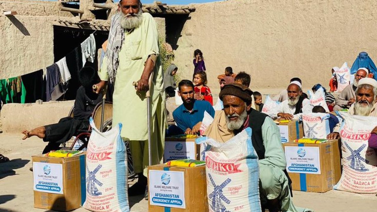 A £35 food pack can feed a family in need_